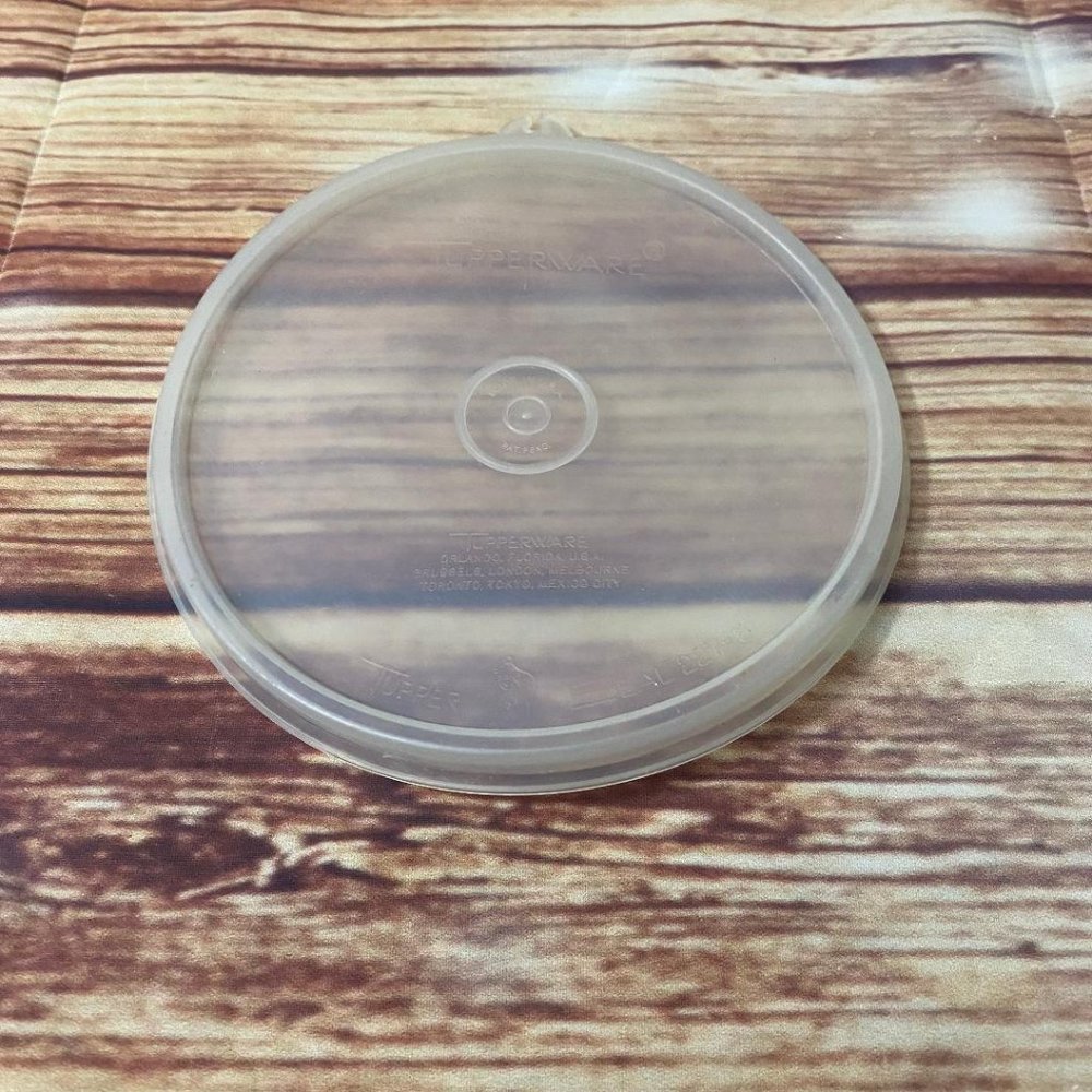 Tupperware Tupper! Seal Sheer Round Replacement "C" Tab Lid Only #227-5 Vintage